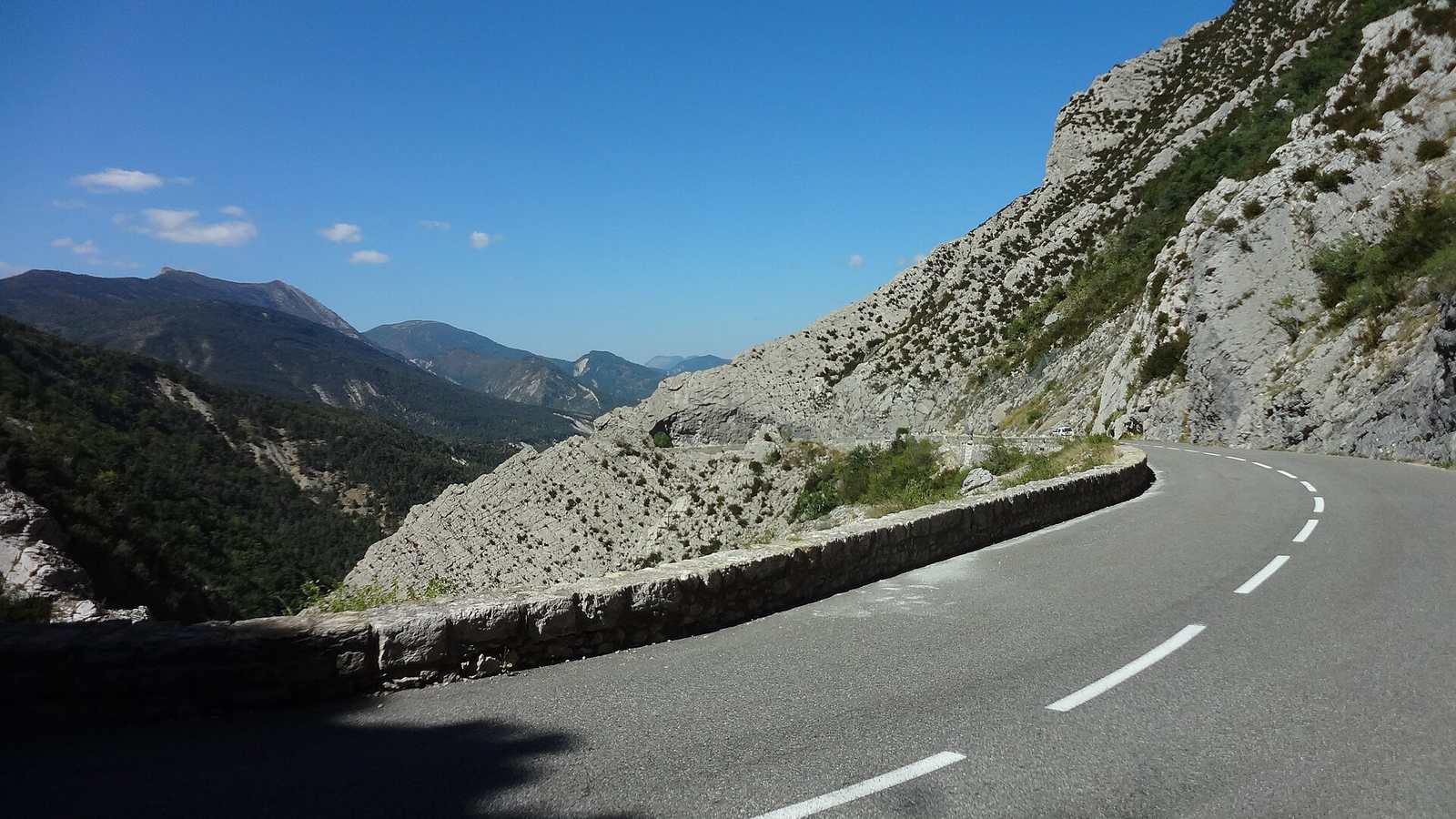 The Route Napoléon passing through the rocky Clue de Taulanne near Castellane