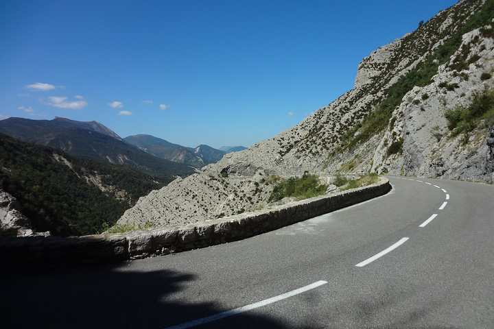 The Route Napoléon passing through the rocky Clue de Taulanne near Castellane